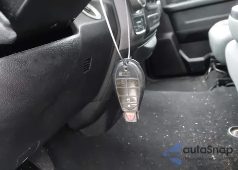 2018 Ram 1500 Express 4X4 6'4 Box из США, поврежденный, VIN 1C6RR7FG4JS124490